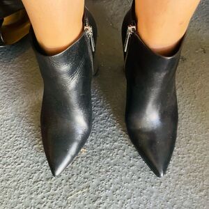 Michael kors , size 6, Black Leather booties with silver heel